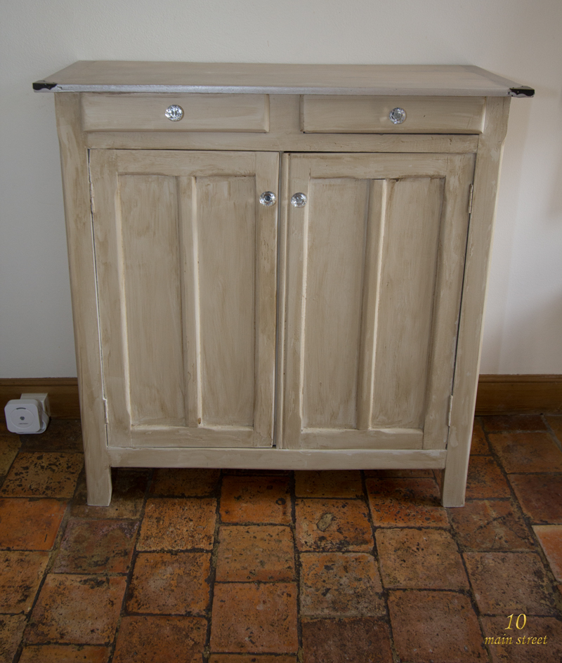 protégez vos meubles lors de travaux de peinture à paris 75005. conseils et solutions professionnelles pour éviter les taches et conserver l'éclat de votre mobilier.