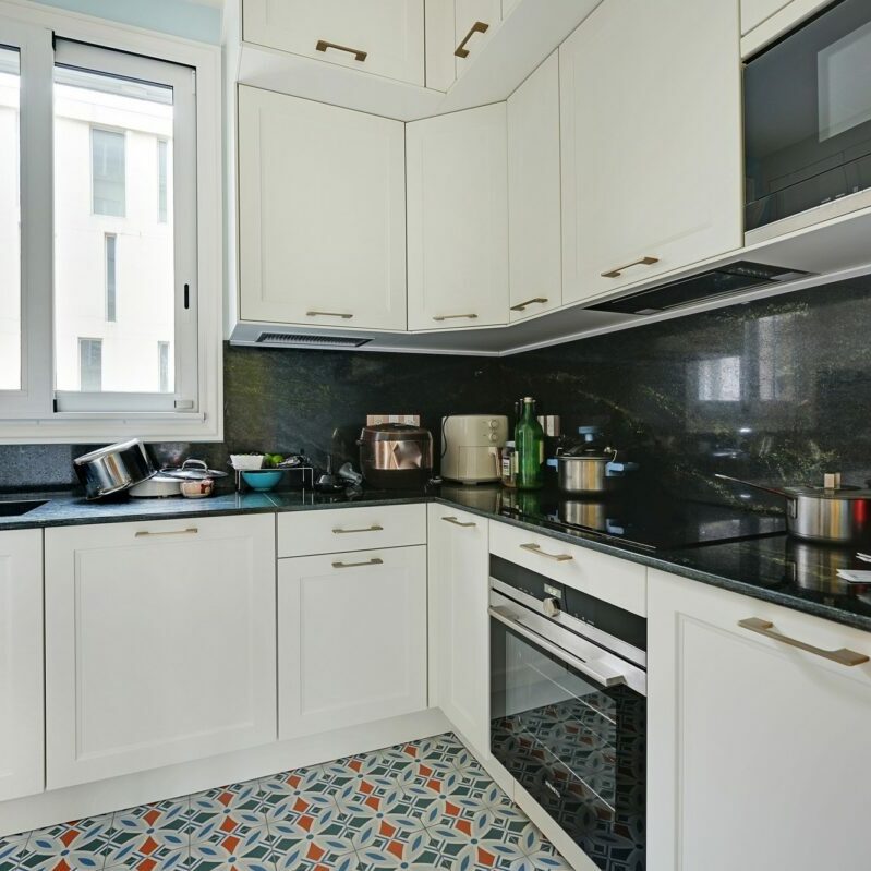 confiez la rénovation de votre cuisine à paris 75005 à des experts. de la conception à la réalisation, bénéficiez d’un espace moderne, fonctionnel et sur-mesure. devis gratuit et accompagnement personnalisé.