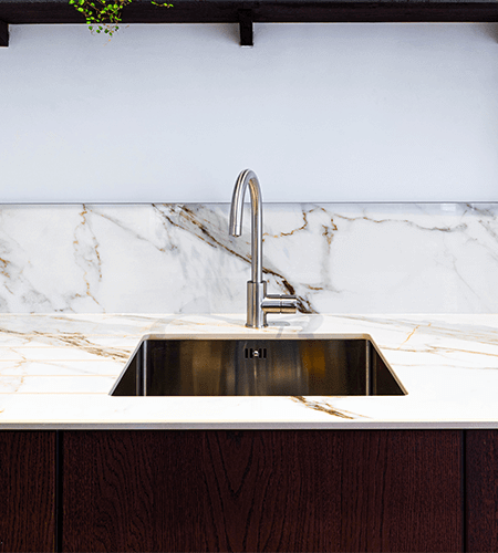 confiez la rénovation de votre cuisine à paris 75005 à des professionnels qualifiés. conseils personnalisés, matériaux de qualité et finitions soignées pour une cuisine moderne et fonctionnelle dans le 5e arrondissement.