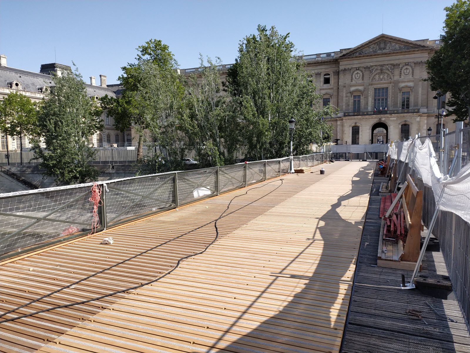 découvrez tout sur la rénovation du pont des arts à paris : histoire, travaux de restauration, enjeux patrimoniaux et nouveautés pour ce célèbre pont emblématique.