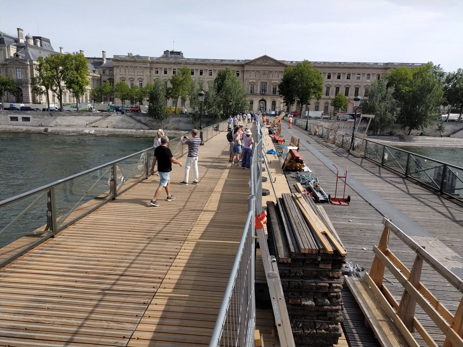 découvrez tout sur la rénovation du pont des arts à paris : les travaux, les enjeux et l'impact sur la préservation de ce monument emblématique. infos pratiques et dernières actualités.