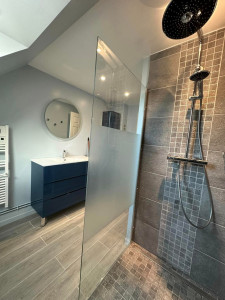 confiez la rénovation de votre salle de bains à paris 75005 à des experts. conseils personnalisés, prestations de qualité et respect de votre budget pour un espace moderne et fonctionnel.