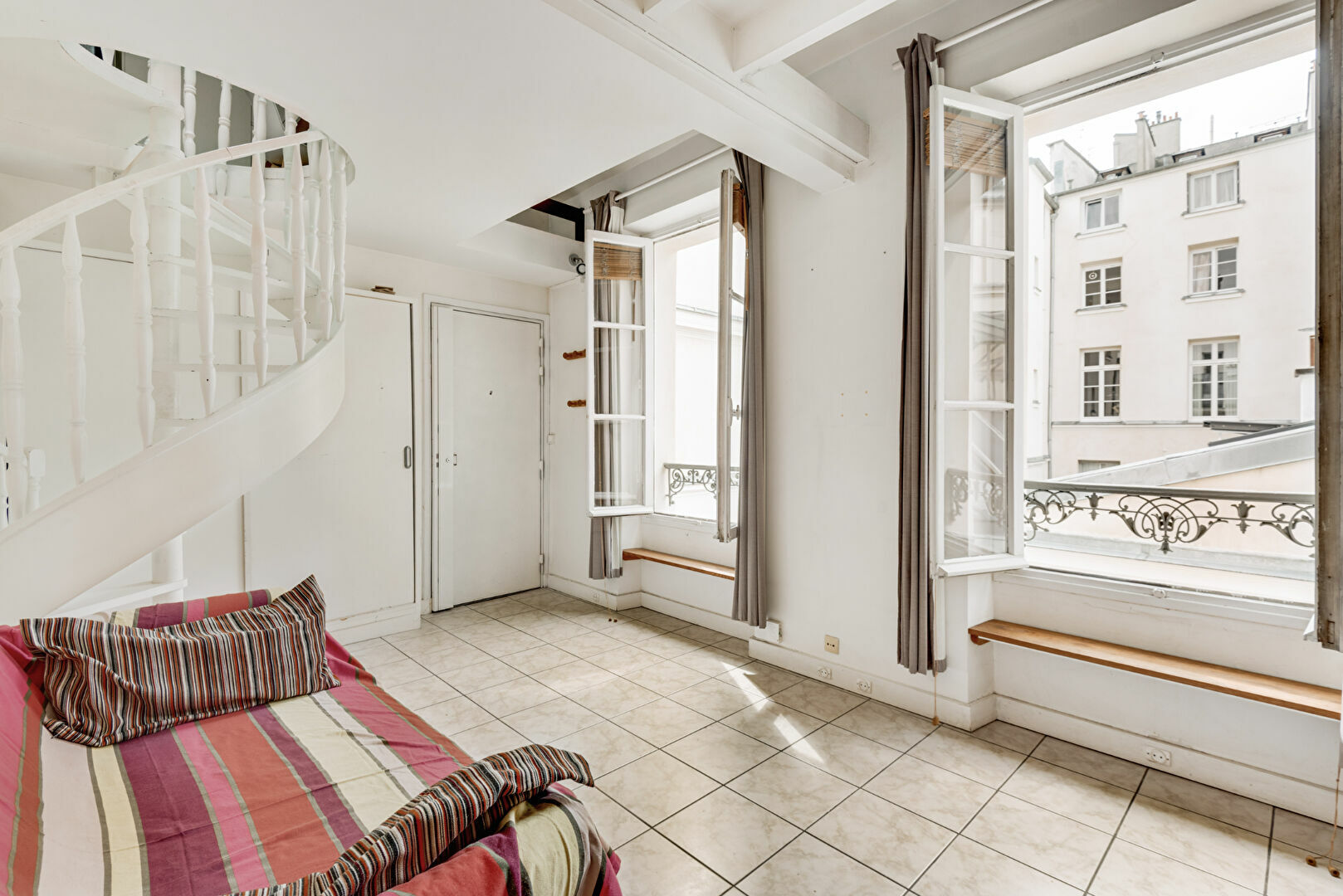 confiez la rénovation de votre studio à paris 75005 à des experts qualifiés. solutions sur mesure, modernisation, optimisation de l’espace et finitions soignées pour un studio fonctionnel et élégant.