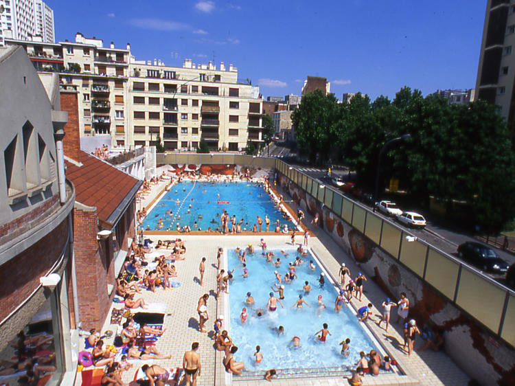 découvrez la réouverture tant attendue de la piscine historique de paris : horaires, nouveautés, tarifs et infos pratiques pour profiter à nouveau de ce lieu emblématique.