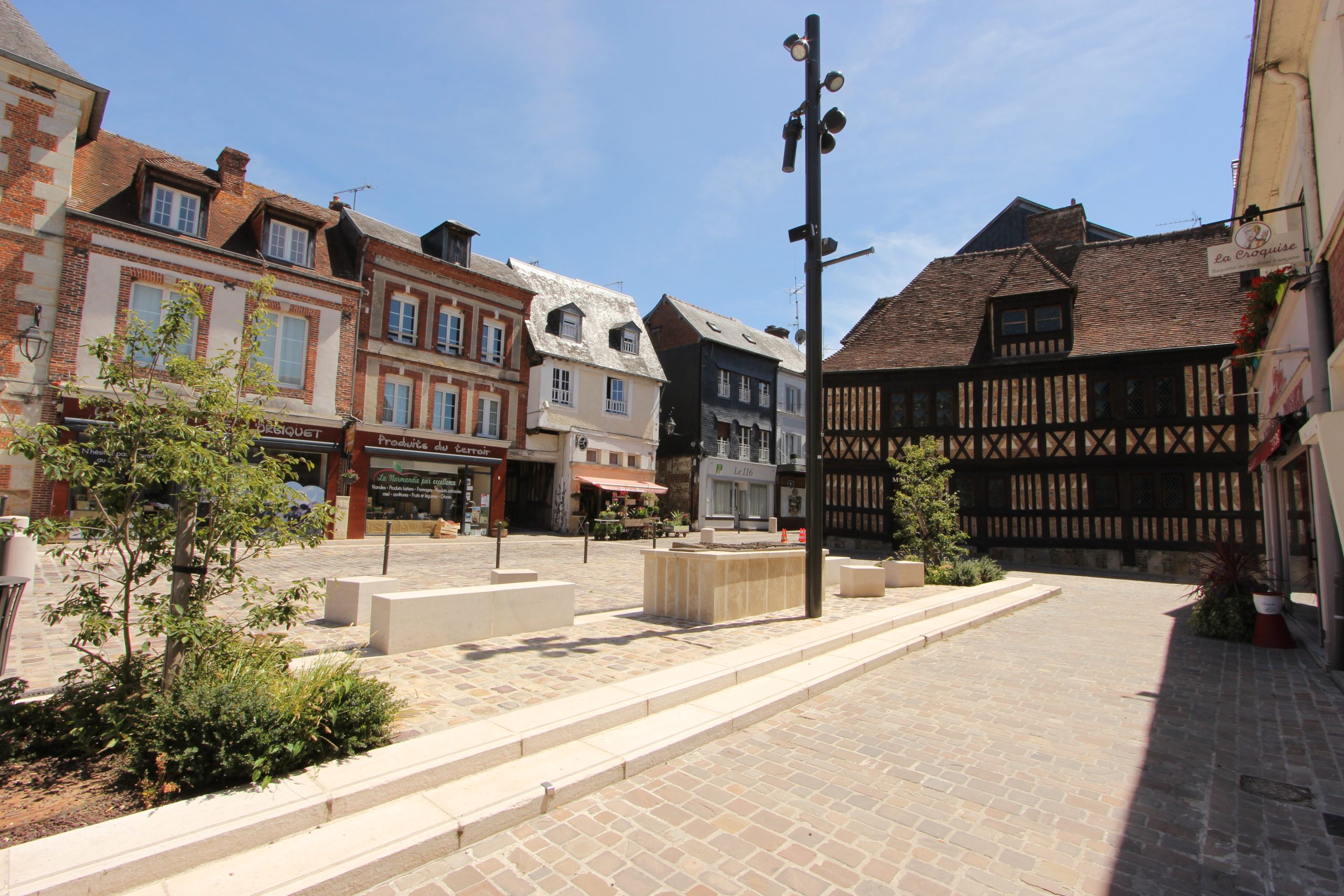 découvrez comment la revitalisation de l'espace public réinvente les lieux de vie urbains, favorise les rencontres citoyennes et améliore la qualité de vie grâce à des aménagements modernes et durables.