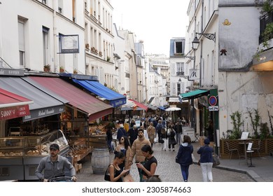 découvrez la rue mouffetard, célèbre rue piétonne du quartier latin à paris, réputée pour ses marchés, ses restaurants traditionnels et son ambiance animée, idéale pour une promenade authentique et gourmande.