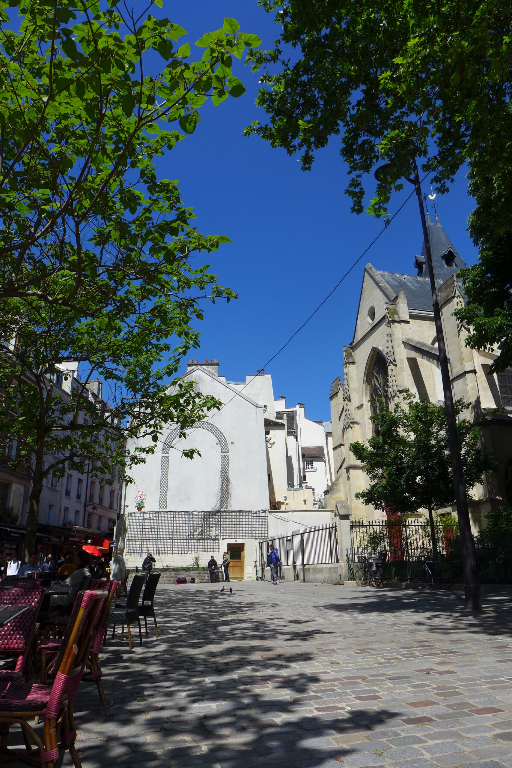 découvrez la rue mouffetard piétonne à paris : une promenade authentique au cœur du quartier latin, entre marchés, restaurants et ambiance conviviale.