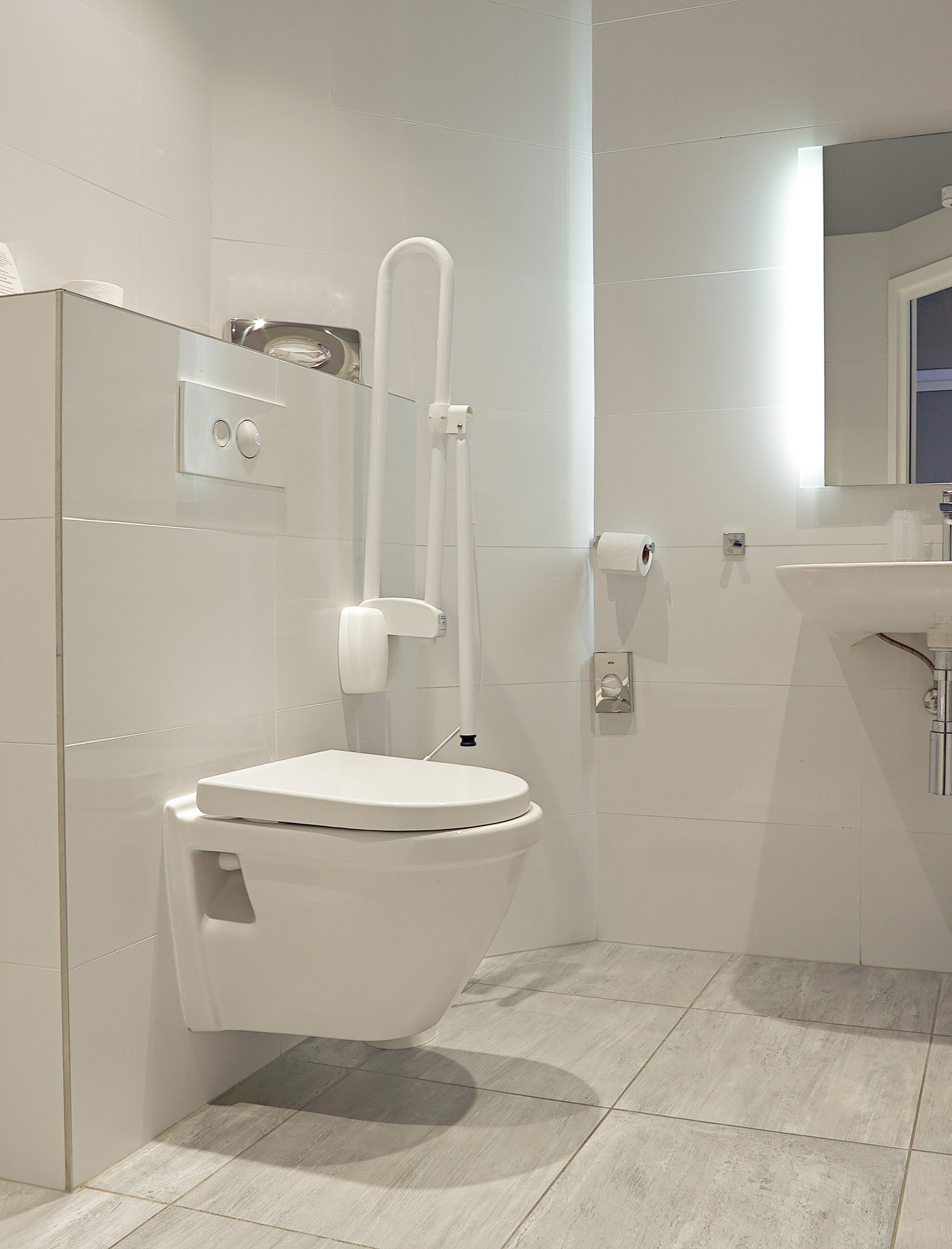 assurez la sécurité de votre salle de bain à paris 75005 avec nos solutions professionnelles : installations antidérapantes, barres d'appui et conseils personnalisés pour prévenir les accidents et garantir votre tranquillité.