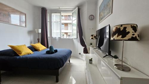 découvrez ce studio rénové situé au cœur du 5ème arrondissement de paris. profitez d'un espace moderne, lumineux et parfaitement équipé, idéal pour un pied-à-terre ou un investissement locatif !