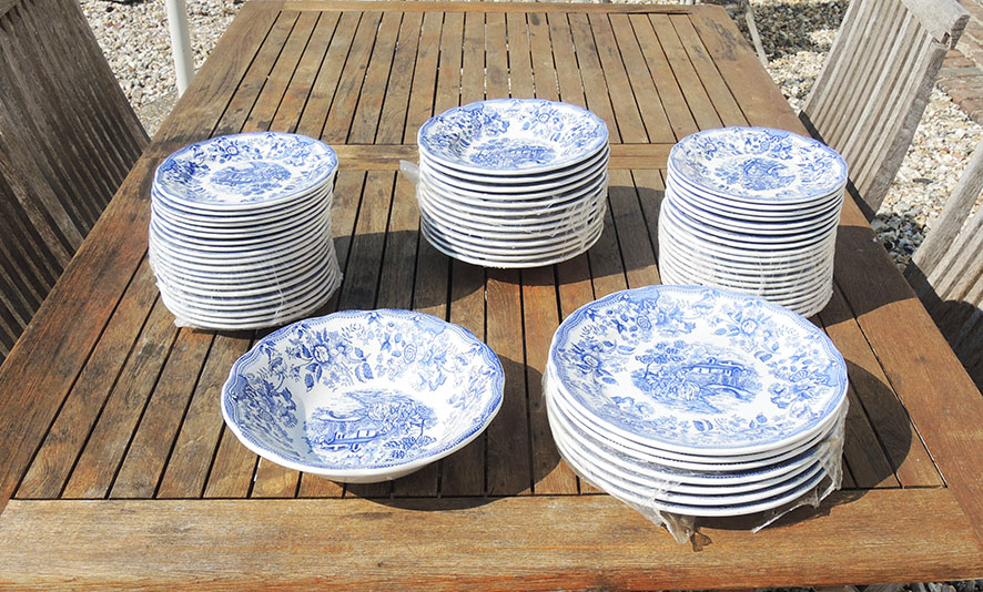 découvrez une sélection unique de vaisselle vintage parisienne : assiettes, tasses et services anciens, idéals pour une table élégante et authentique. ajoutez une touche rétro à votre décoration à paris !