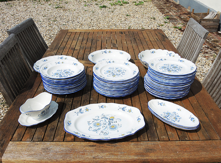 découvrez notre sélection de vaisselle vintage parisienne alliant élégance et charme rétro. idéale pour sublimer vos tables, chaque pièce raconte l’histoire du chic à la française.