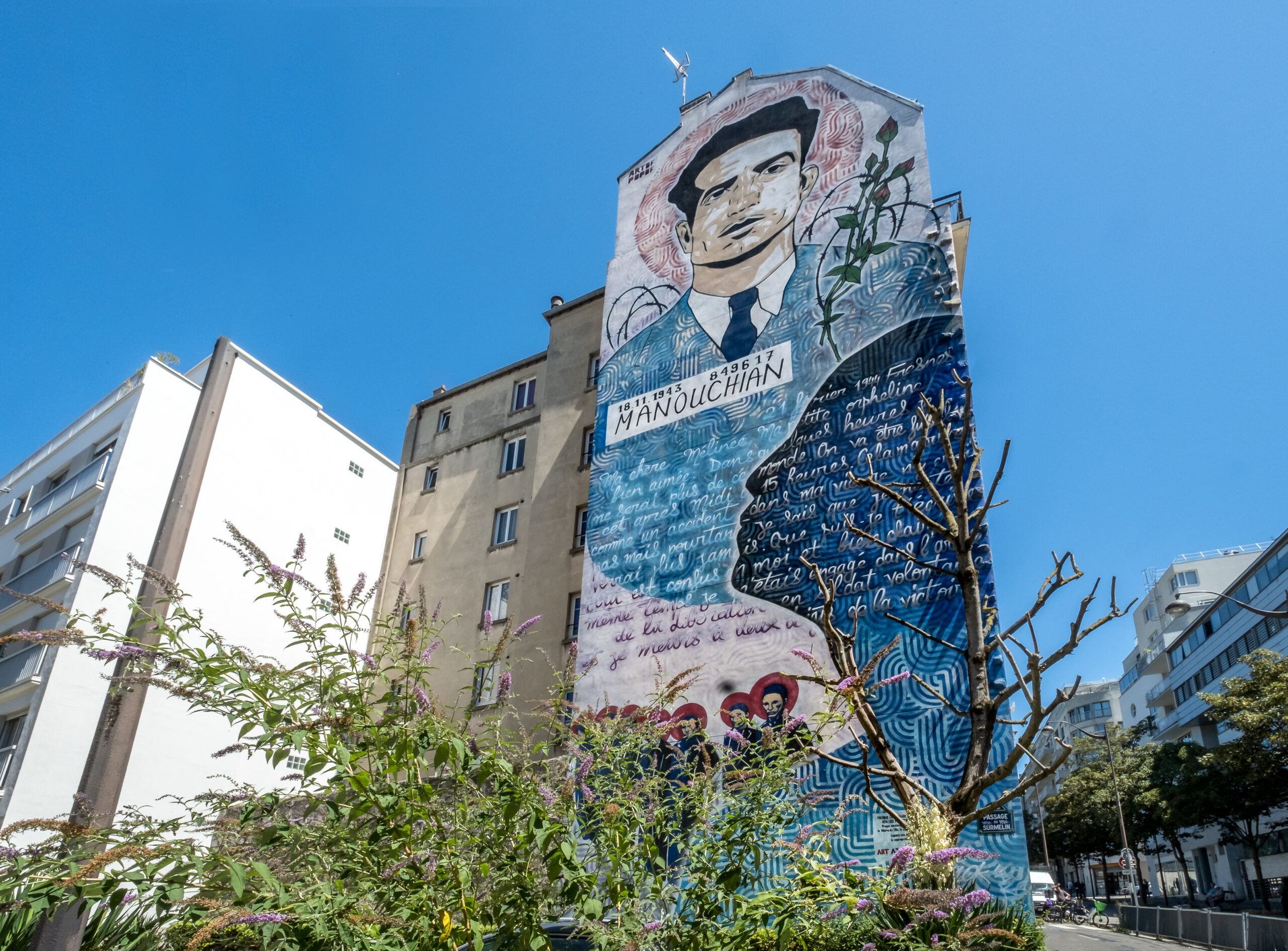 découvrez les projets menés par anne hidalgo à paris, mettant en lumière la restauration des églises et des fontaines emblématiques de la capitale.