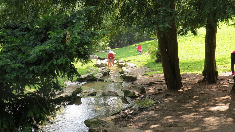 découvrez comment préserver le parc des buttes-chaumont, un espace vert emblématique de paris, grâce à des actions écologiques et citoyennes pour protéger sa biodiversité et son patrimoine naturel.