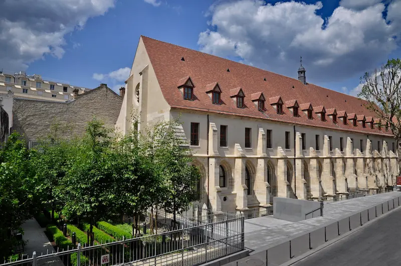 découvrez la table des bernardins, café-restaurant convivial au cœur de paris, offrant une cuisine française traditionnelle dans un cadre chaleureux et accueillant.