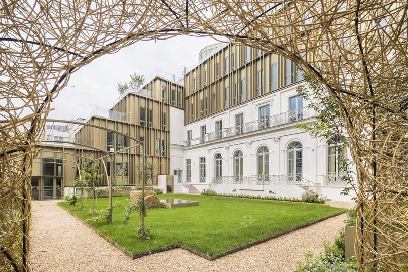 découvrez comment la chine a acquis un hôtel particulier aux invalides, un lieu chargé d'histoire au cœur de paris.