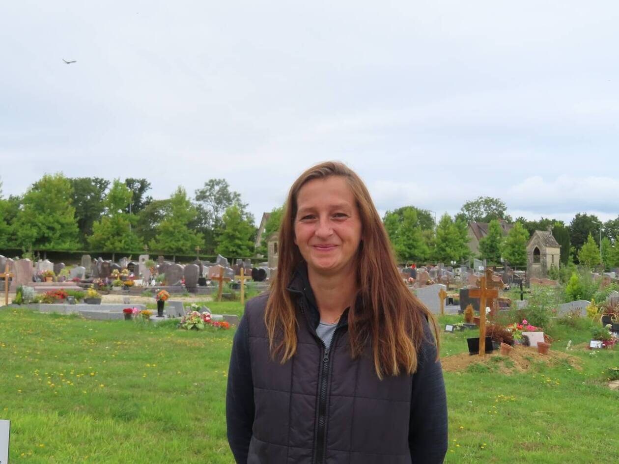 découvrez comment des citoyens tirés au sort participent activement à la restauration des monuments funéraires, valorisant ainsi notre patrimoine historique et culturel.