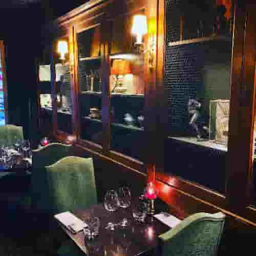 découvrez le coupe-chou, adresse emblématique du 5ème arrondissement de paris, offrant une ambiance authentique et une cuisine française traditionnelle dans un cadre charmant et historique.