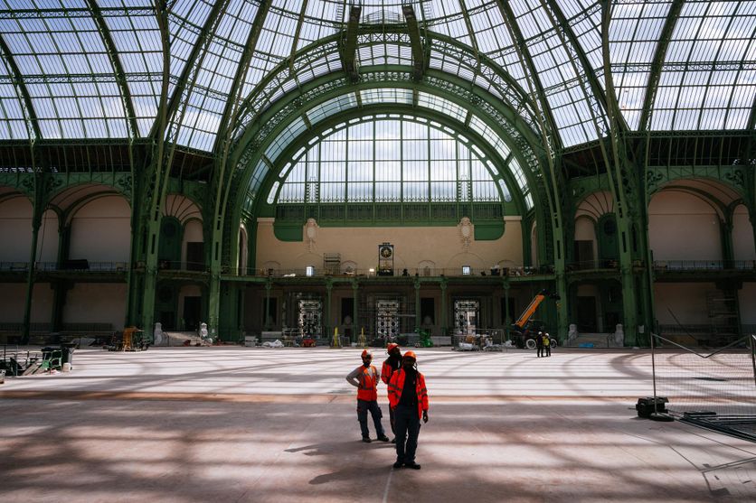 emmanuel macron salue les avancées du chantier du grand palais, mettant en lumière l'importance de ce projet culturel et architectural majeur.
