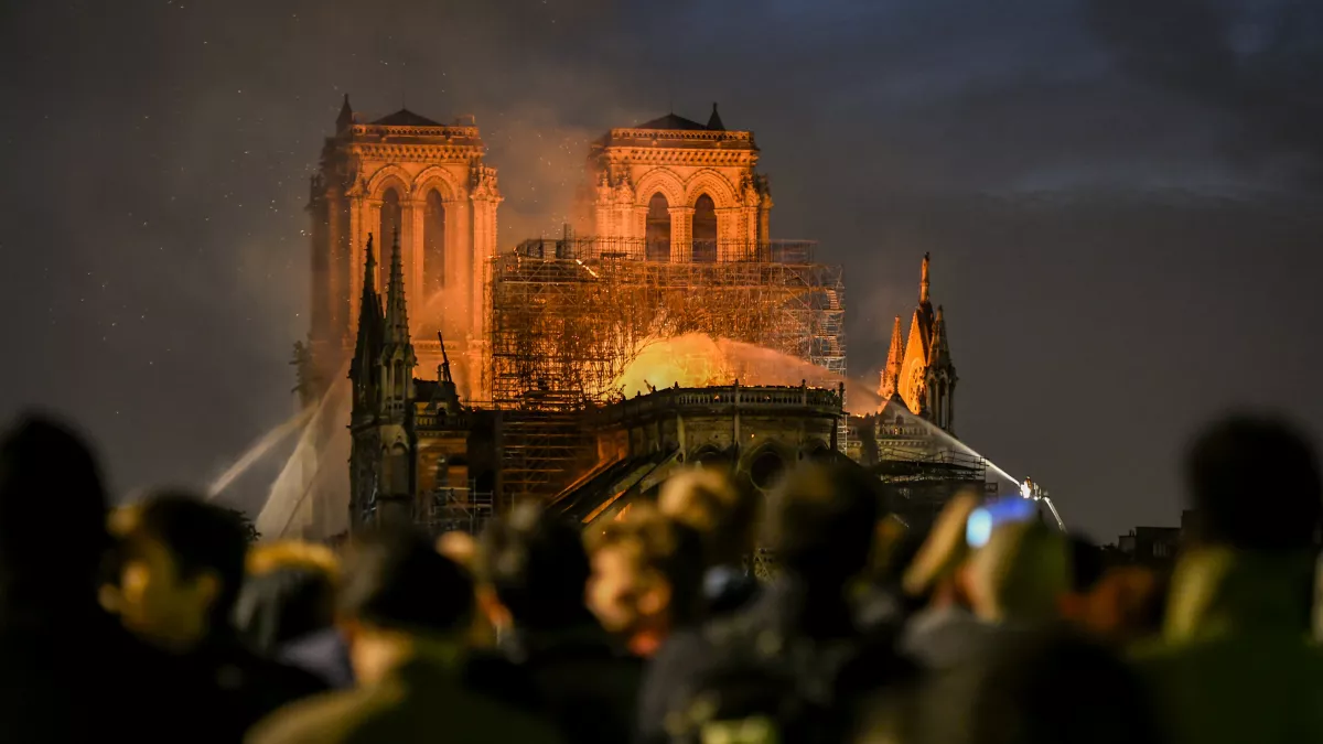découvrez les nouveaux travaux de restauration de notre-dame et comment vous pouvez contribuer à préserver ce monument historique grâce à un appel à la générosité.