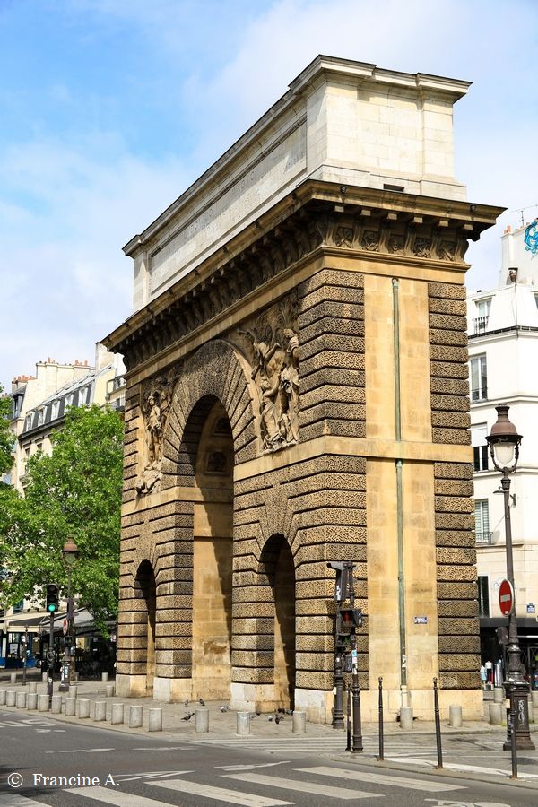 découvrez les portes saint-denis et saint-martin dans leur état original, sans restauration, pour une immersion authentique dans l'histoire de paris.