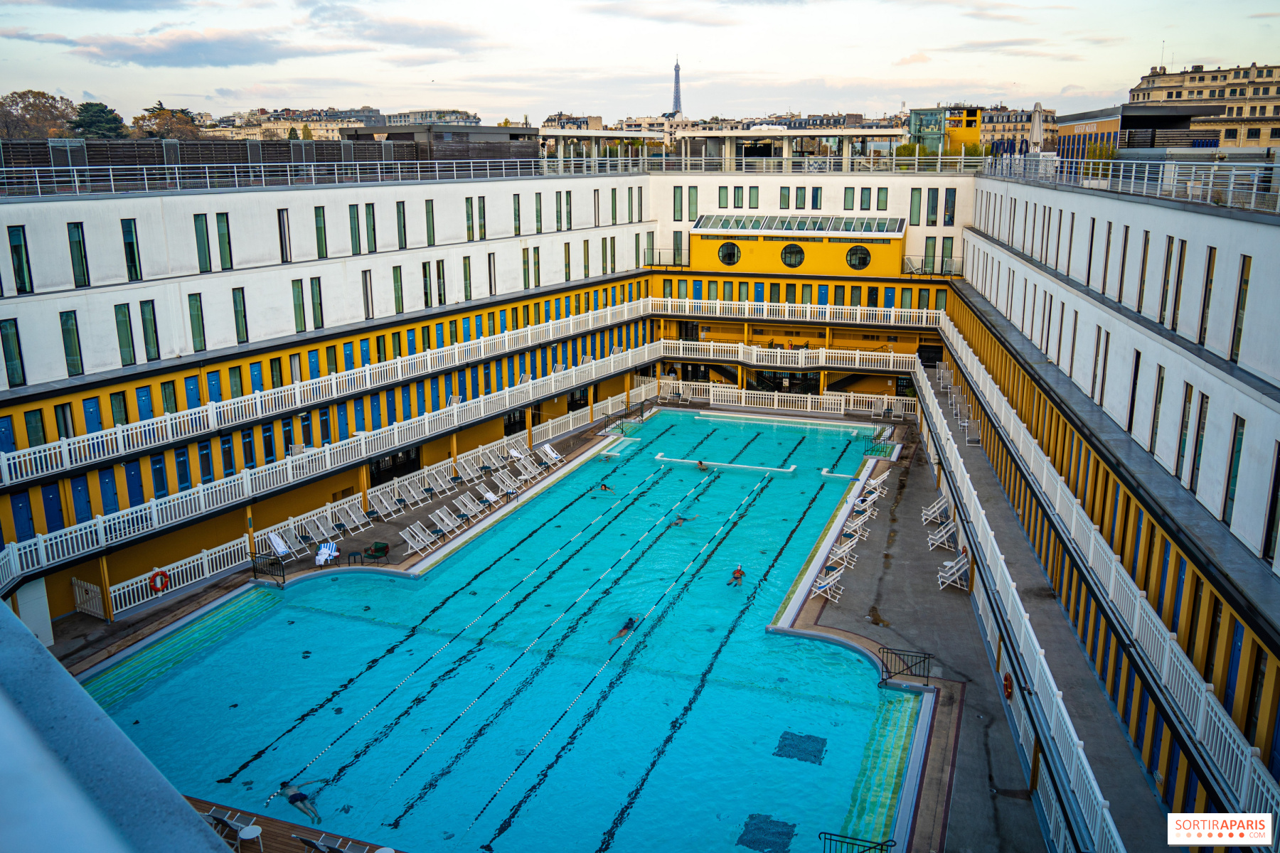réno champs-élysées propose des matériaux de construction livrés par bateau pour vos projets de rénovation. qualité, écologie et praticité au cœur de vos travaux.