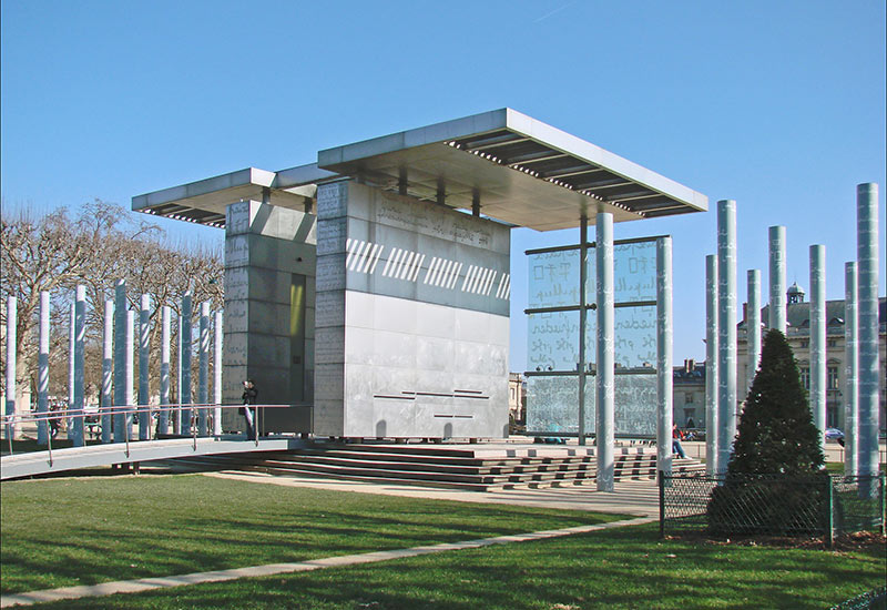 découvrez nos services experts pour la rénovation du mur de la paix, alliant respect de l'histoire et modernité pour valoriser ce symbole emblématique.