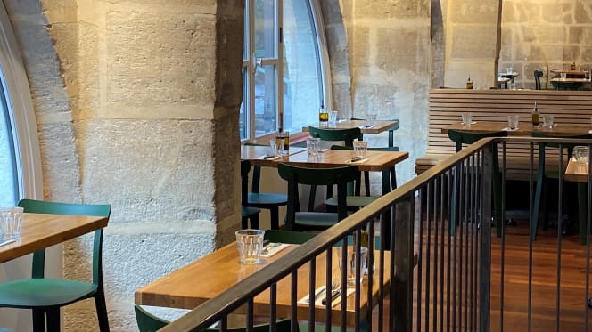 informations sur le retard de la restauration de la fontaine des innocents : causes, impact et calendrier des travaux.