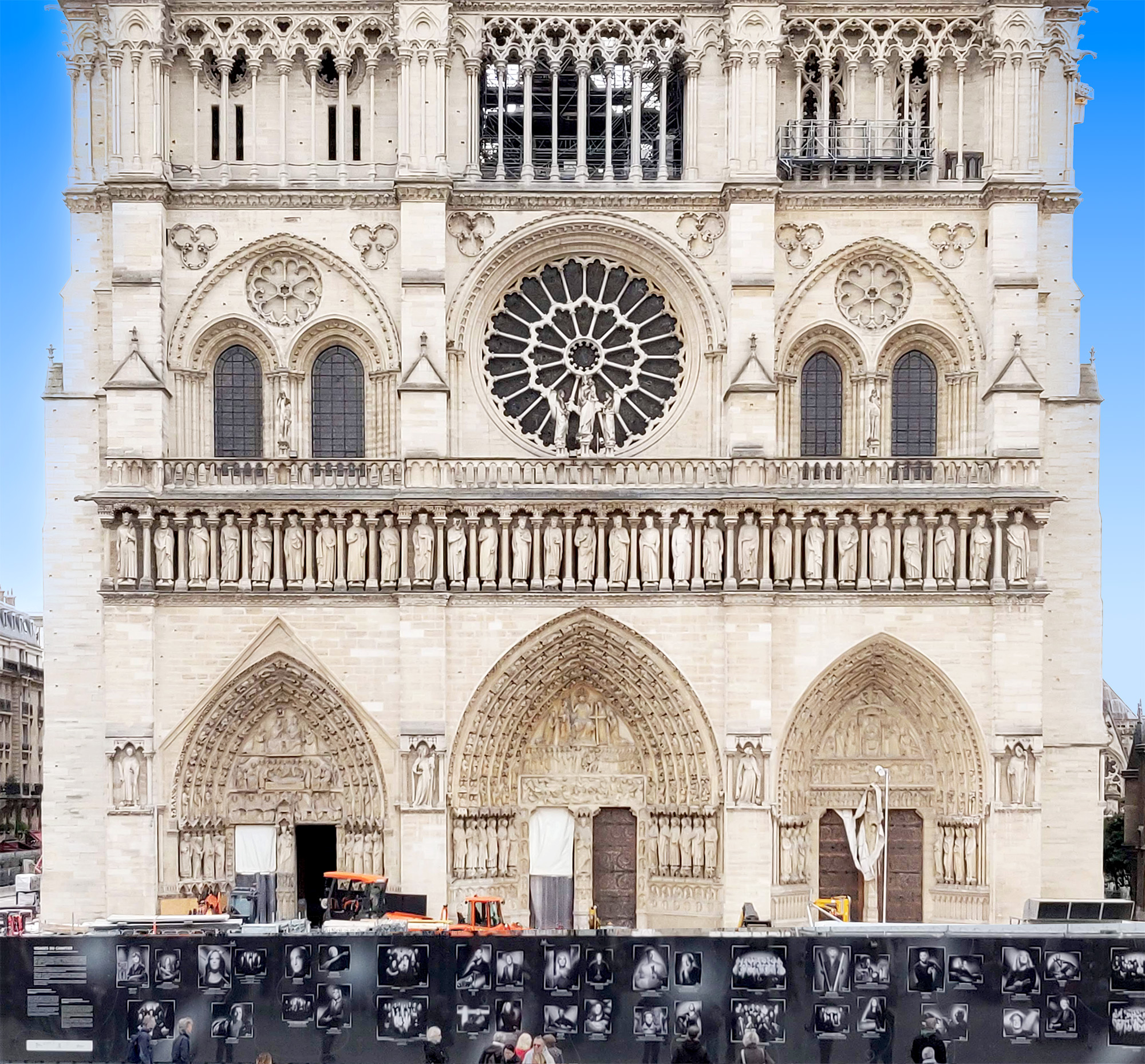 découvrez les tours de notre-dame accessibles cet été après de récents travaux de rénovation. profitez d'une visite exceptionnelle avec une vue imprenable sur paris.