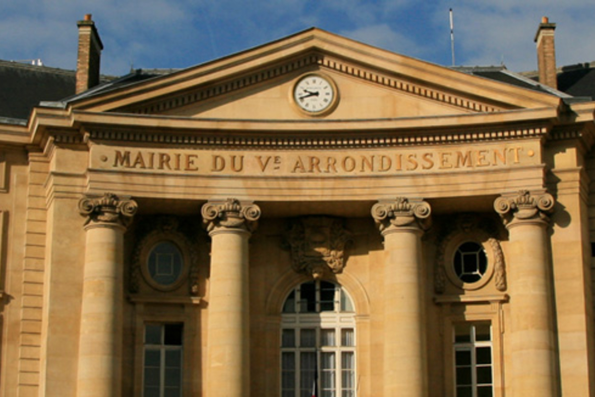 découvrez l'histoire et l'architecture de la mairie du 5e arrondissement lors d'une visite guidée unique au cœur de paris.