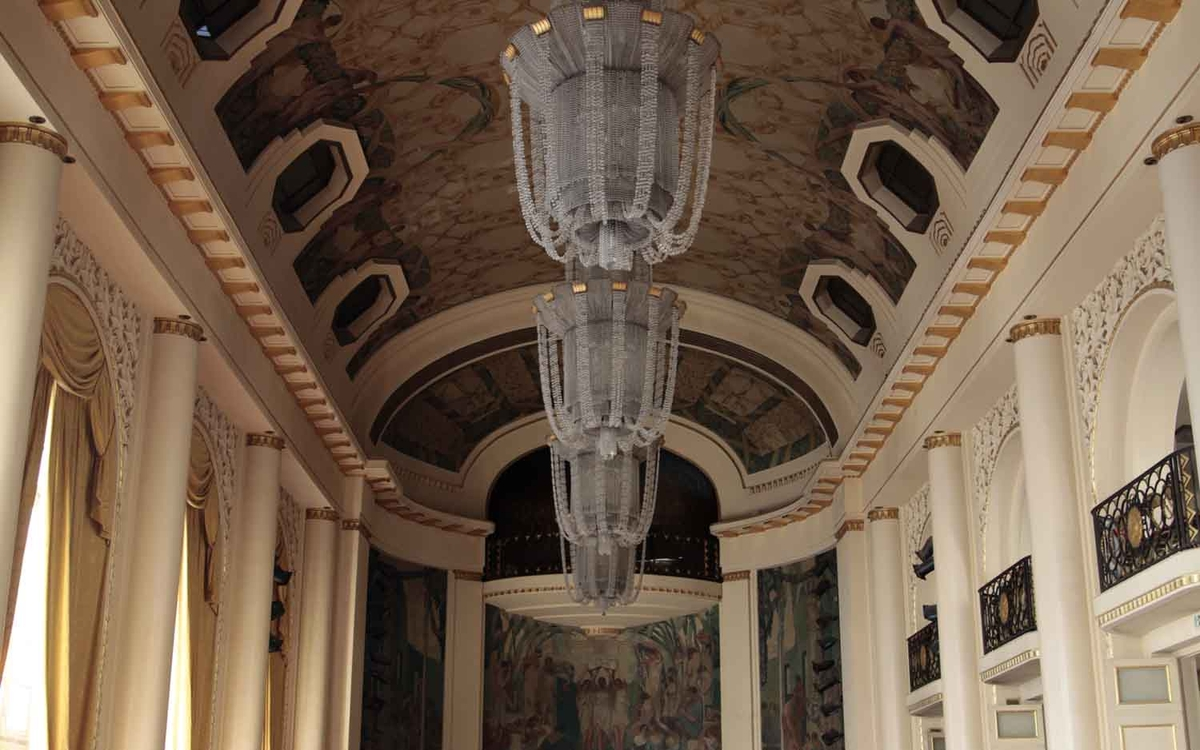 découvrez l'histoire et l'architecture de la mairie du 5e arrondissement lors d'une visite guidée unique au cœur de paris.