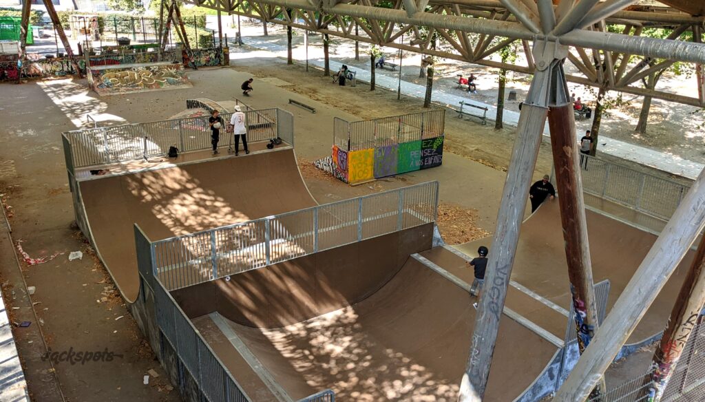 découvrez le nouveau skatepark emblématique de bercy à paris, un lieu incontournable pour les amateurs de skate et de sports urbains, offrant des installations modernes et un cadre exceptionnel.