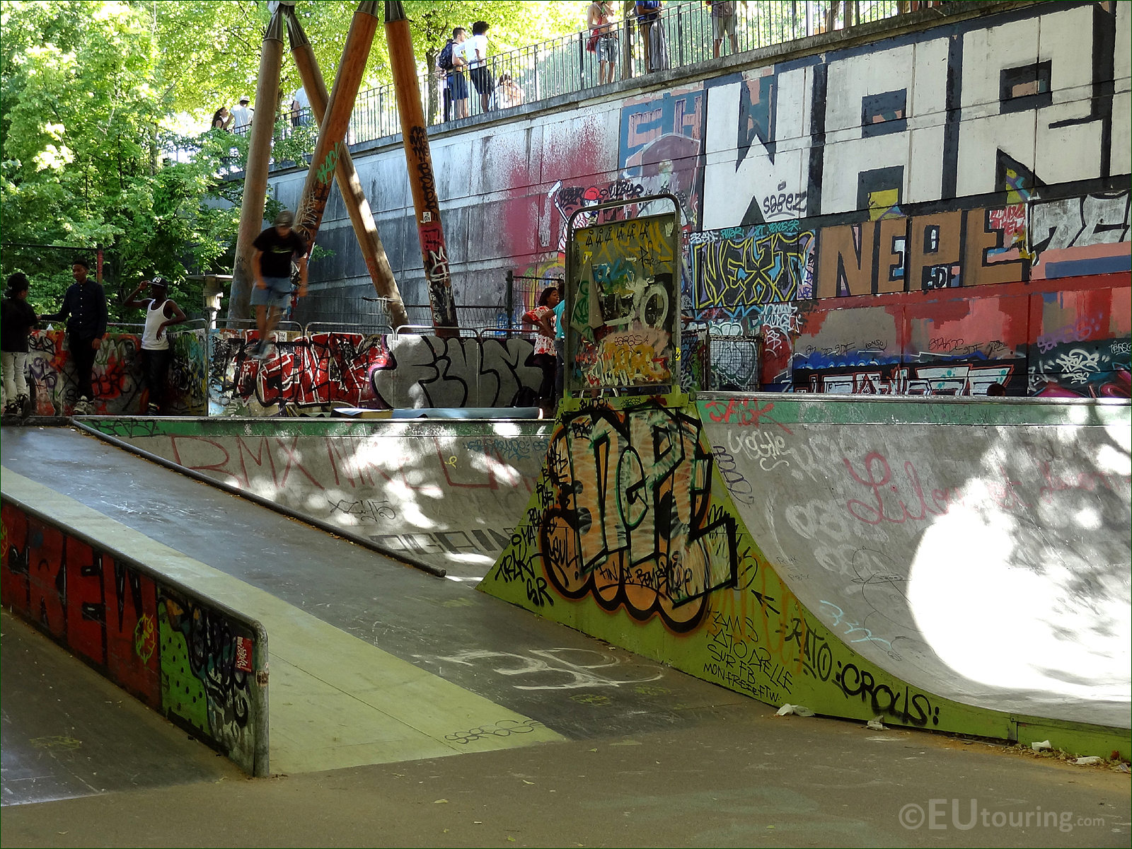 découvrez le nouveau skatepark emblématique de bercy à paris, un espace moderne et dynamique dédié aux amateurs de glisse urbaine.