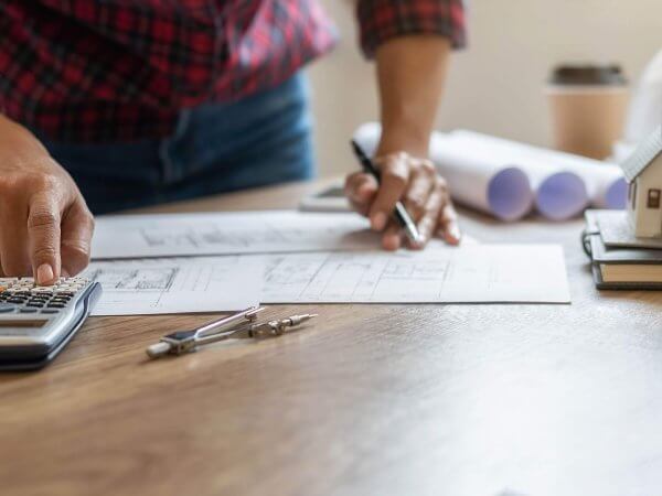 découvrez comment estimer et gérer votre budget rénovation au m² pour optimiser vos travaux et éviter les mauvaises surprises financières.
