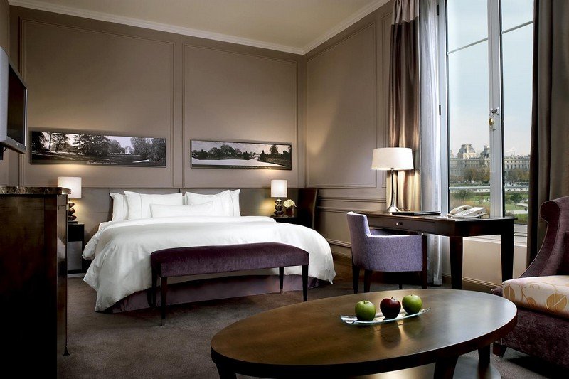 le westin paris vendôme fermera ses portes pour une rénovation majeure d'un milliard d'euros, promettant un hôtel repensé et luxueux.