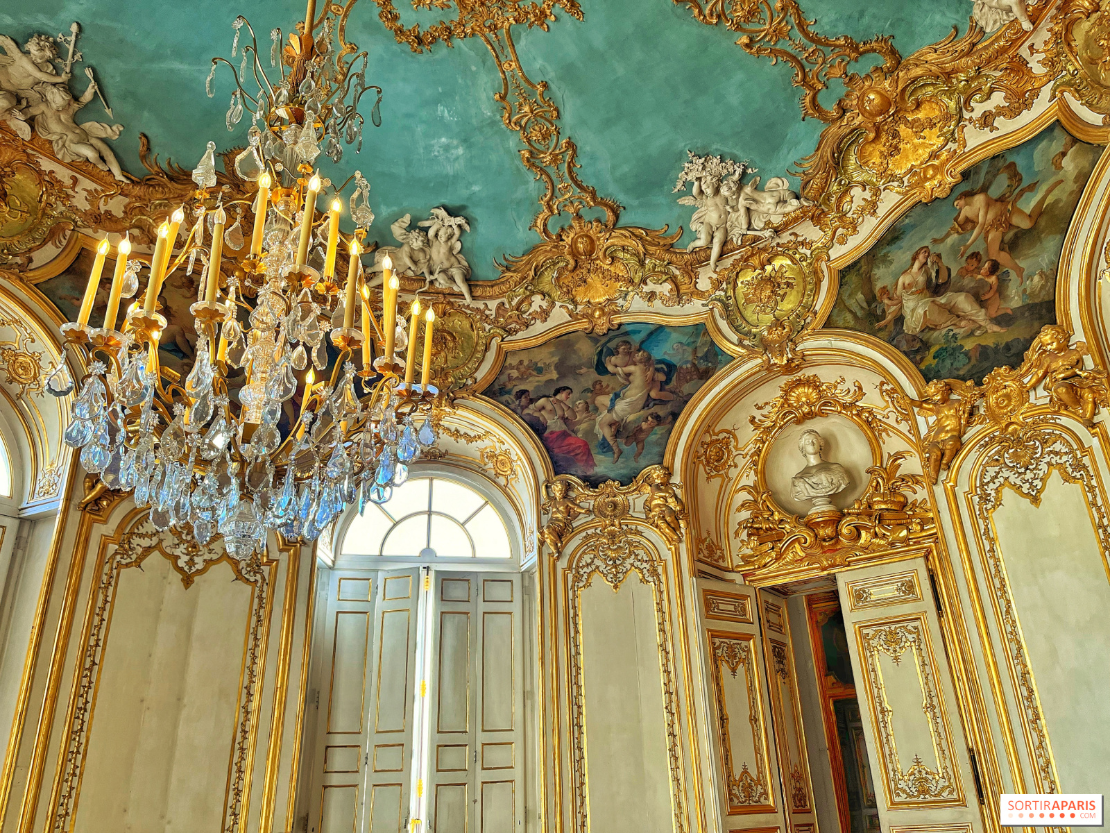 découvrez un hôtel particulier d'exception, transformé en un hôtel 4 étoiles alliant luxe, charme historique et confort moderne pour un séjour inoubliable.