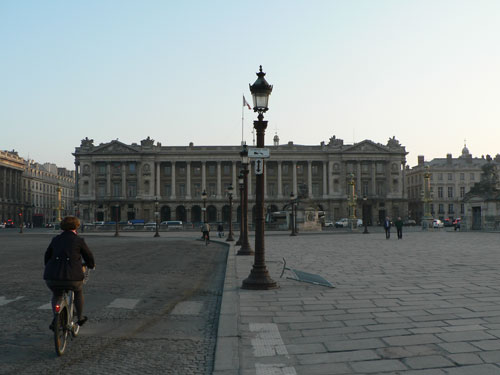 découvrez la métamorphose accélérée de la place de la concorde, alliant modernité et histoire pour transformer ce lieu emblématique de paris.