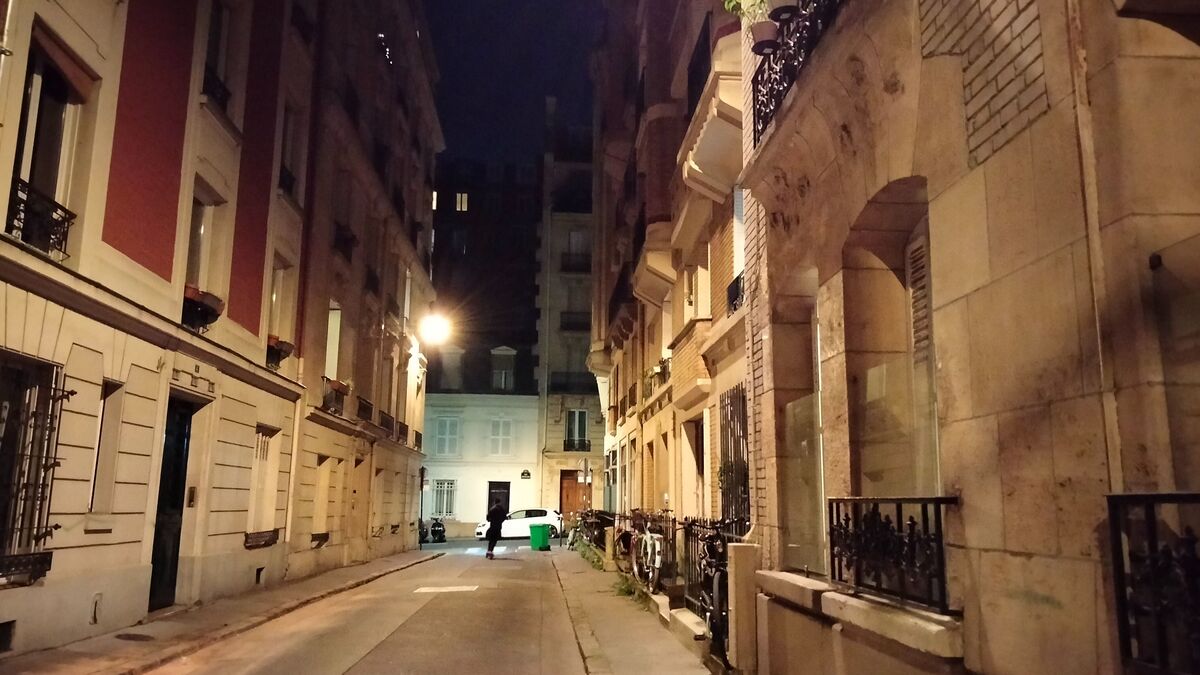 paris investit 704 millions d'euros pour moderniser son éclairage public, améliorant ainsi la sécurité, l'efficacité énergétique et le confort des habitants.