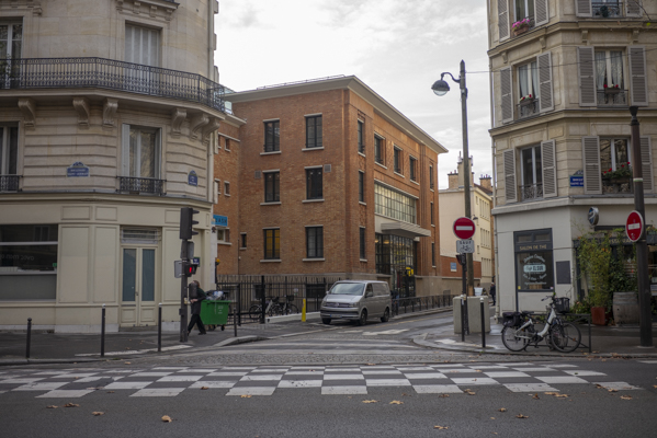 découvrez la réouverture de la piscine pontoise à paris après des travaux de rénovation, offrant un cadre moderne et agréable pour la baignade et les loisirs aquatiques.