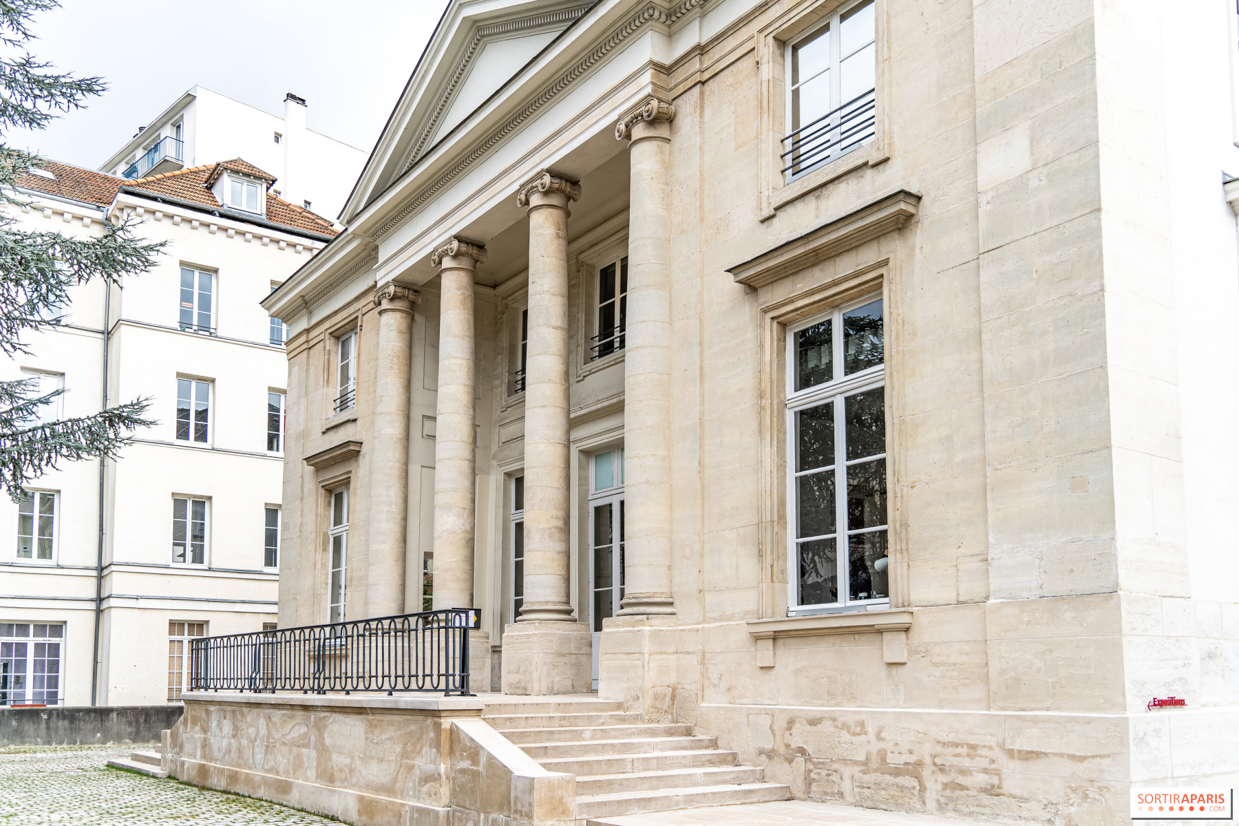 la rénovation du pavillon carré de baudouin suscite des inquiétudes parmi les historiens, soucieux de préserver le patrimoine architectural et son intégrité historique.