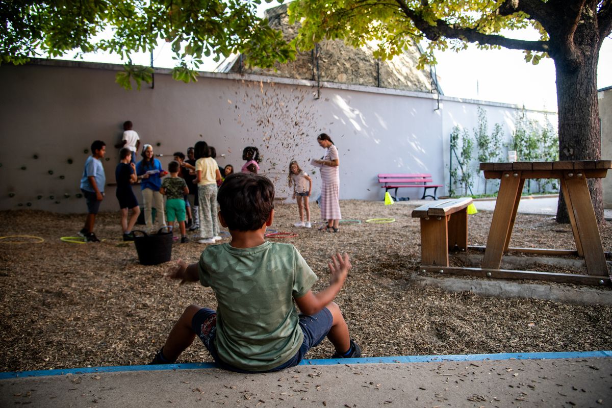 projet de rénovation des écoles et crèches à paris d'ici 2050, visant à moderniser les infrastructures pour un environnement d'apprentissage sûr et adapté aux besoins futurs des enfants.