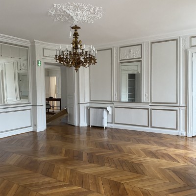 découvrez nos services professionnels de rénovation intérieure par vitrier à paris 3ème. experts en pose et réparation de vitrages pour sublimer votre intérieur.