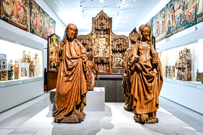 découvrez comment cluny modernise le moyen âge à paris en alliant histoire et innovation pour une expérience culturelle unique.