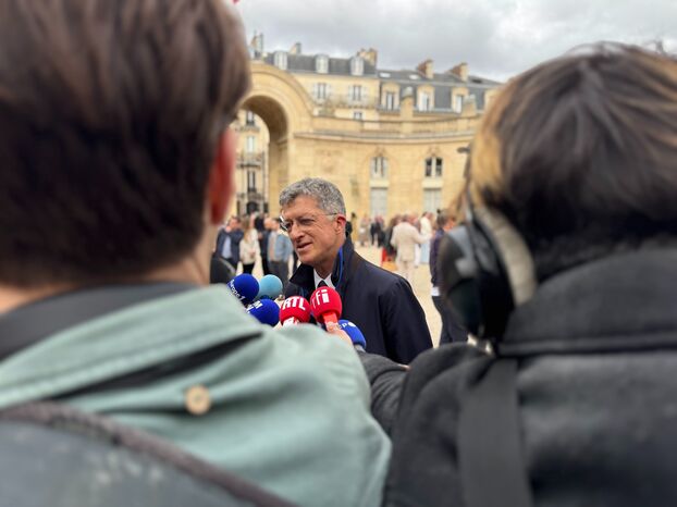 découvrez la cérémonie spéciale à l’élysée en l'honneur des compagnons de notre-dame, célébrant leur engagement et leur dévouement.