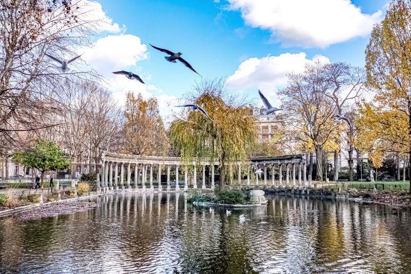 découvrez les grands projets à paris : la tour triangle, un hôtel de luxe sur les champs-élysées, et la réhabilitation de la place de la concorde, symboles de l'innovation et de l'élégance parisienne.