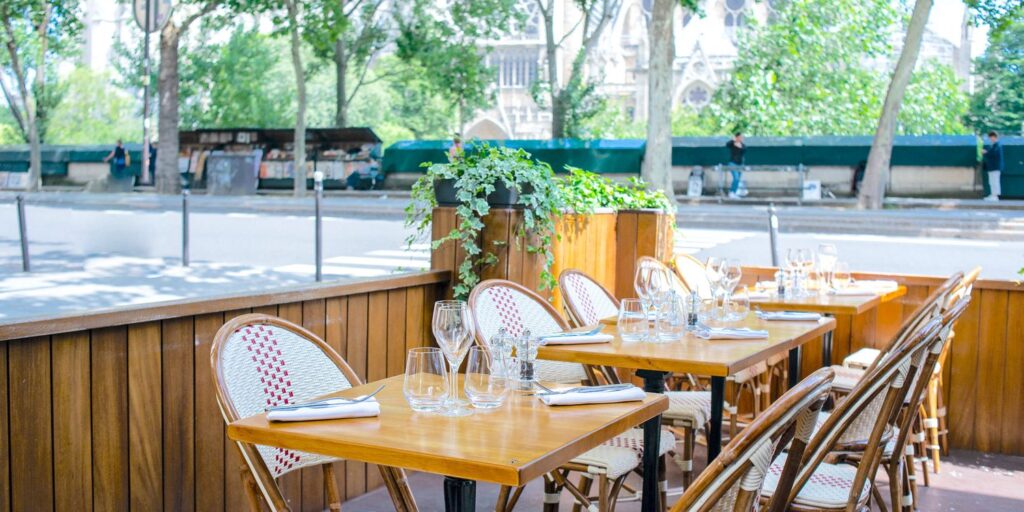 découvrez la bouteille d’or, un joyau culinaire niché au cœur de paris 75005, offrant une expérience gastronomique unique alliant tradition et élégance.