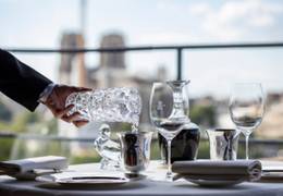 découvrez la fermeture exceptionnelle de la tour d'argent, le célèbre restaurant parisien. histoire, raisons et impact de cette annonce marquante.