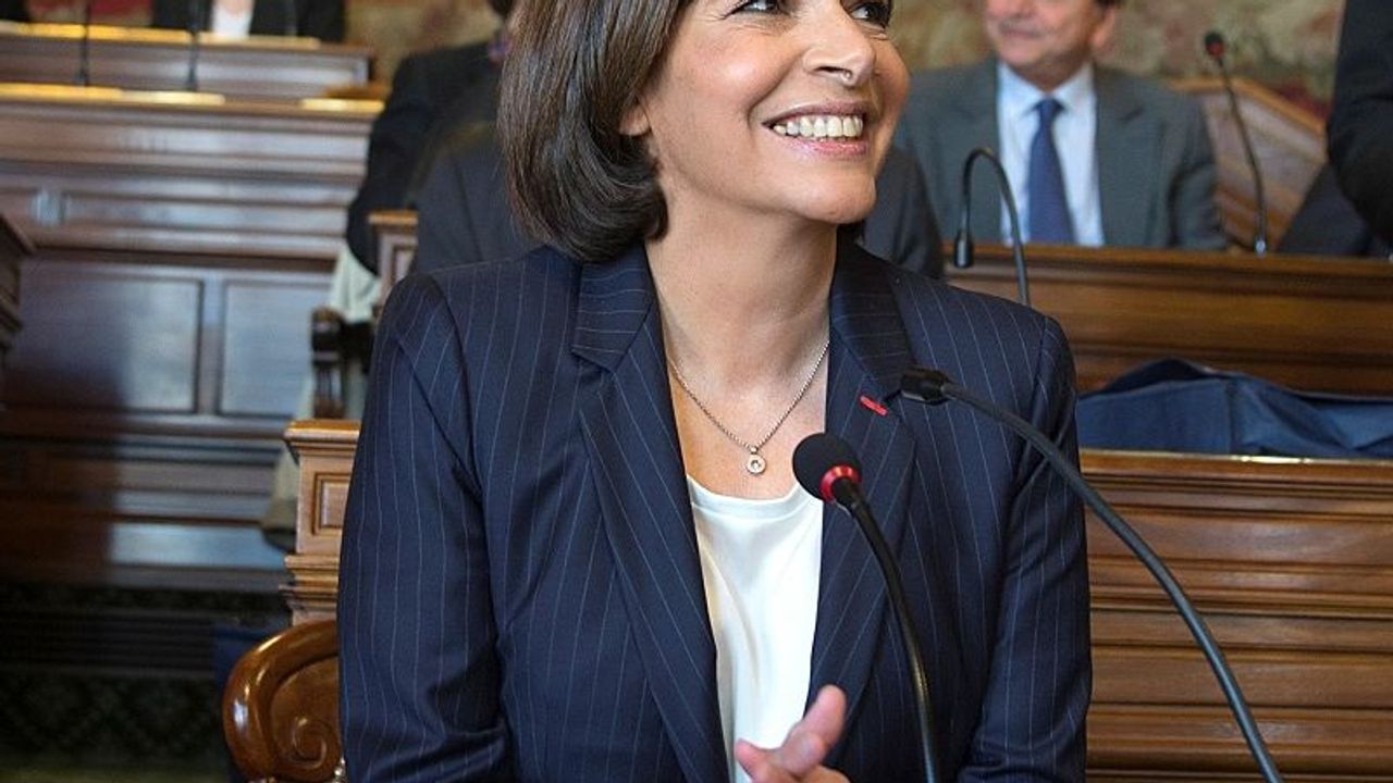 découvrez les 3 derniers chantiers emblématiques d'anne hidalgo à paris, leurs objectifs, avancées et impact sur la capitale française.