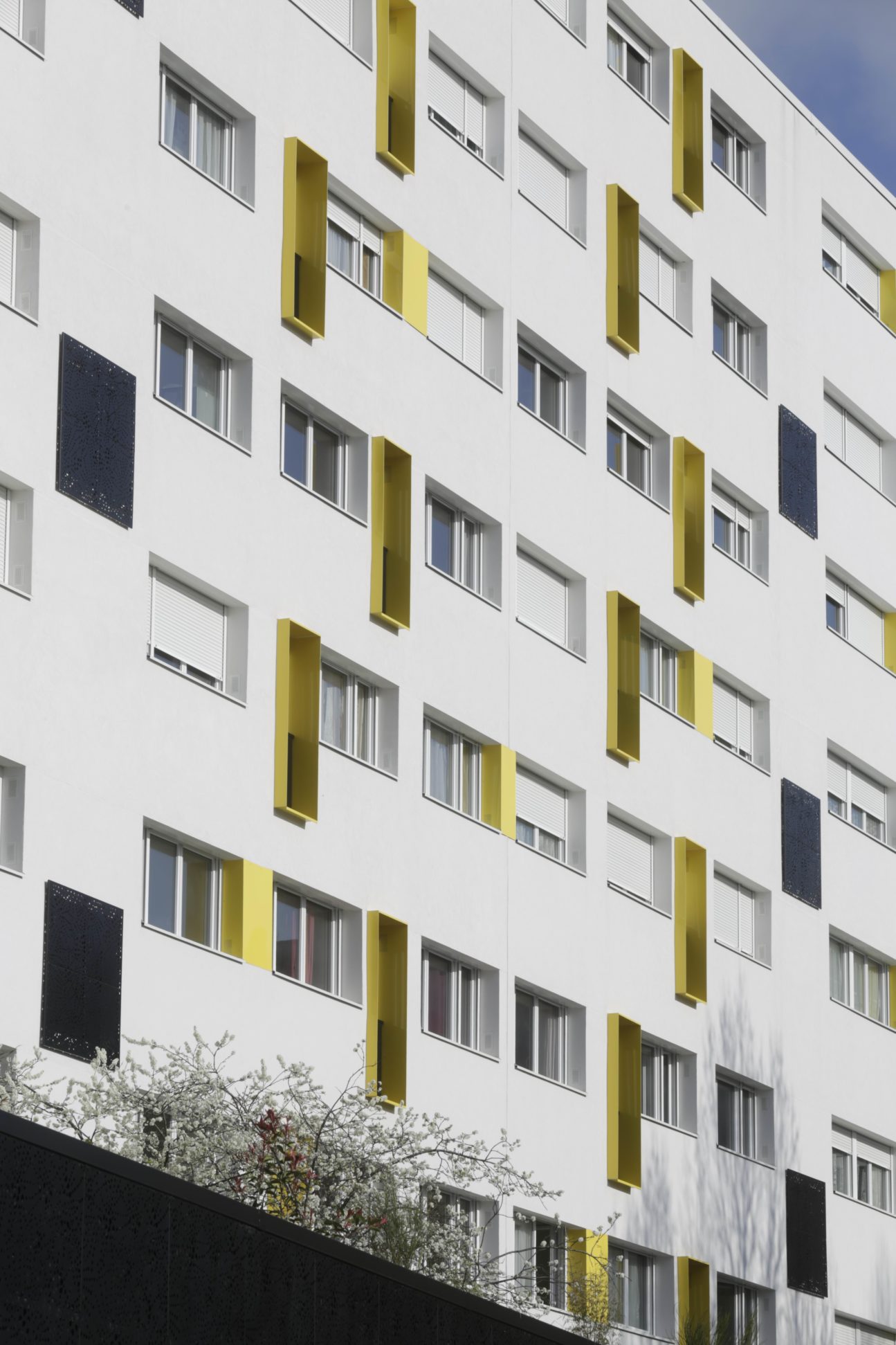 paris intensifie ses efforts pour accélérer la rénovation des logements sociaux, améliorant ainsi le confort et la qualité de vie des habitants.