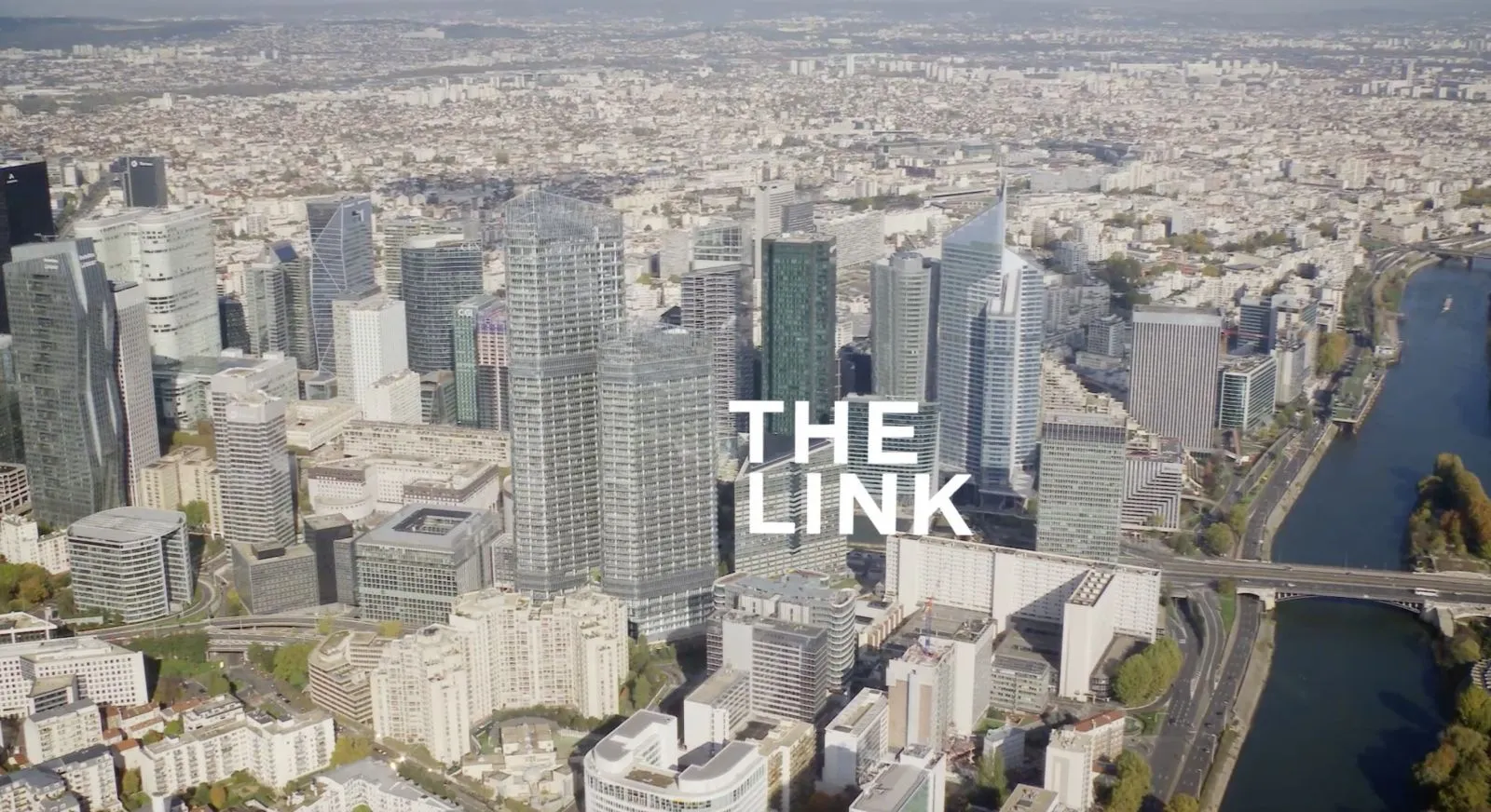 découvrez la pose inaugurale de la tour triangle à paris, un projet architectural moderne qui suscite la polémique au cœur de la capitale.