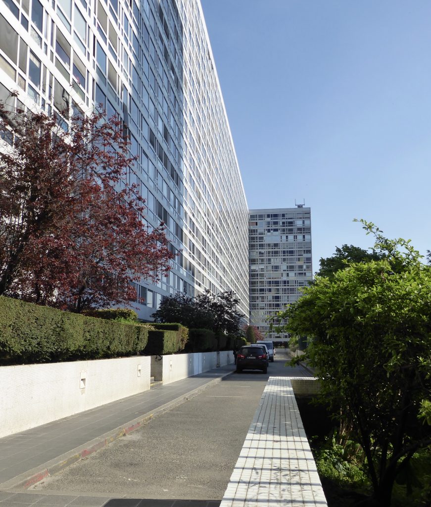 découvrez comment rénover la façade du plus grand ensemble de paris, mouchotte, sans détruire son architecture historique, pour un avenir durable et respectueux du patrimoine.